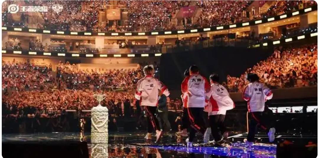 刷新赛事纪录,成都AG超玩会战队捧起KPL夏季赛奖杯