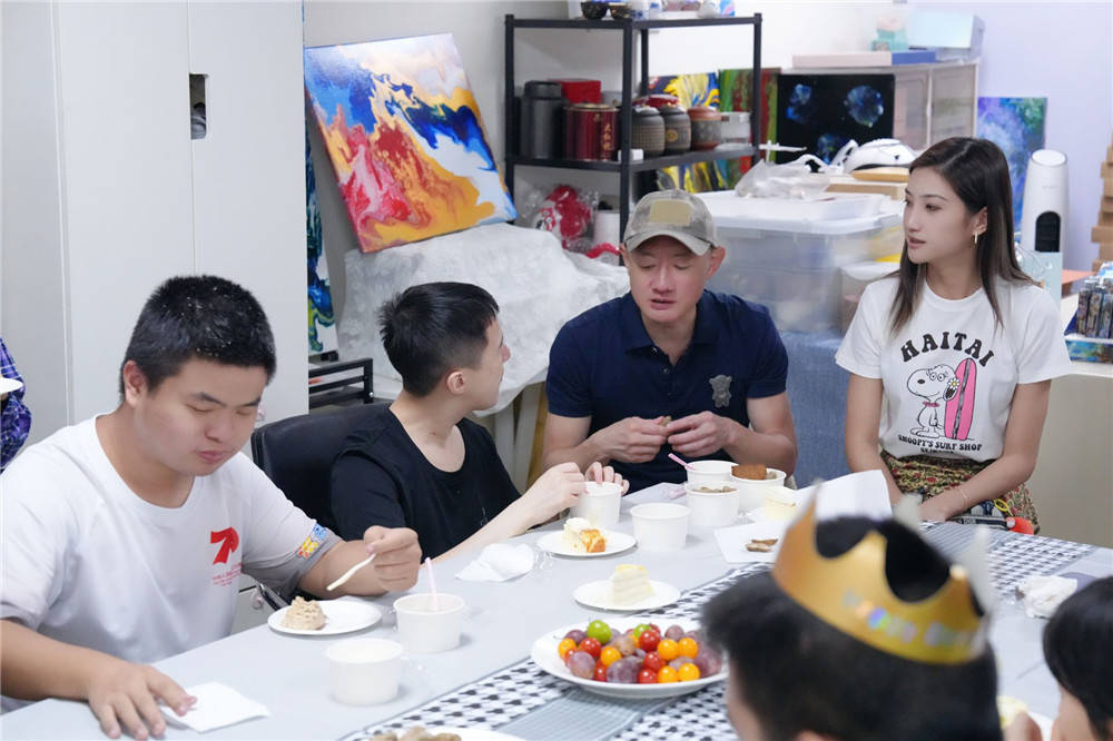 上海慈善周首日暖意浓：涵公益、RW侠Fly、彩虹雨，助力星宝成长